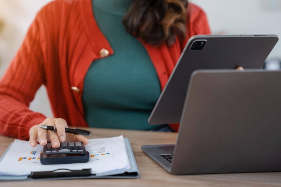 Jak przebiega opłata akcyzy przez internet i na co zwrócić uwagę?