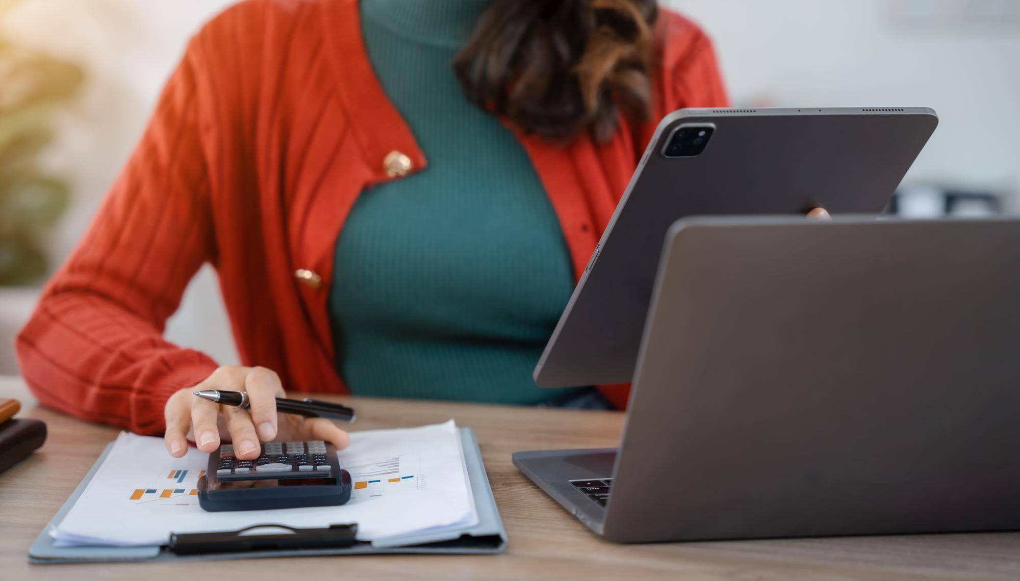 Jak przebiega opłata akcyzy przez internet i na co zwrócić uwagę?