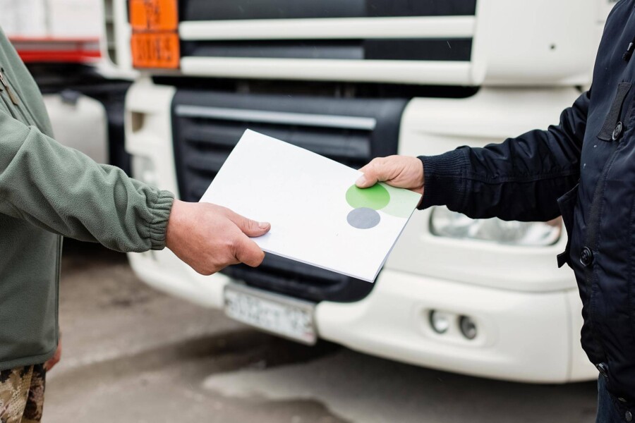 Jak uzyskać zezwolenie na transport odpadów i uniknąć problemów?